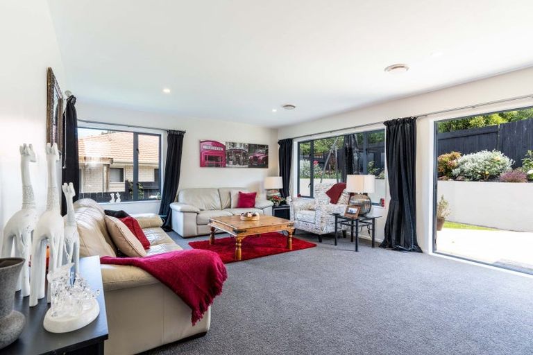 Photo of property in 11 Ruapehu Drive, Fitzherbert, Palmerston North, 4410