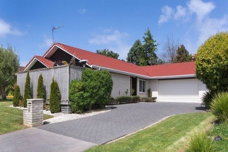 Photo of property in 10 West Fairway, Golflands, Auckland, 2013