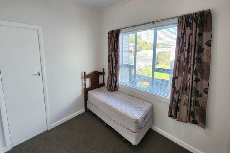 Photo of property in 33 Upjohn Street, Brooklands, New Plymouth, 4310