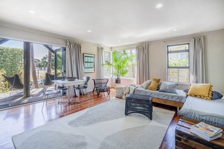 Photo of property in 24 Pye Place, Hot Water Beach, Whitianga, 3591