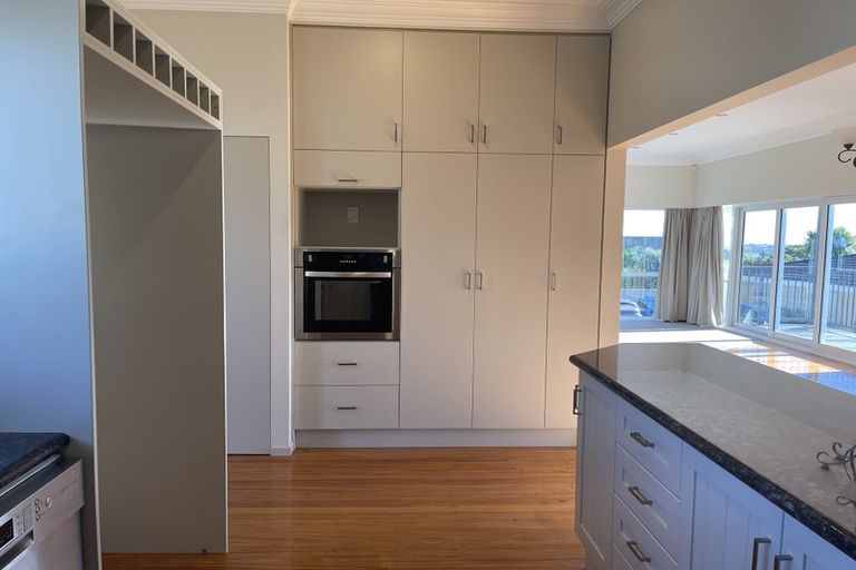 Photo of property in 43 Grassways Avenue, Pakuranga, Auckland, 2010