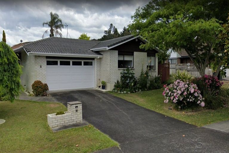 Photo of property in 53 Golfland Drive, Golflands, Auckland, 2013