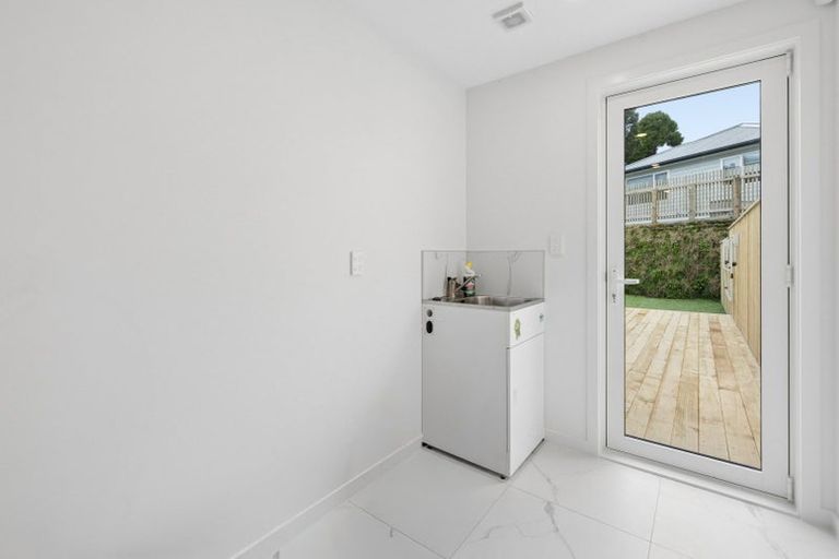 Photo of property in 1/5 Tawa Terrace, Tawa, Wellington, 5028