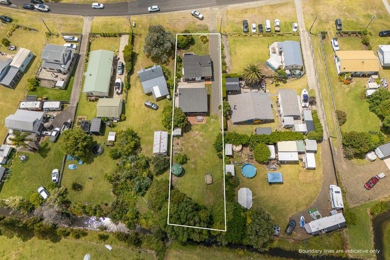 Photo of property in 24 Captain Cook Road, Cooks Beach, Whitianga, 3591