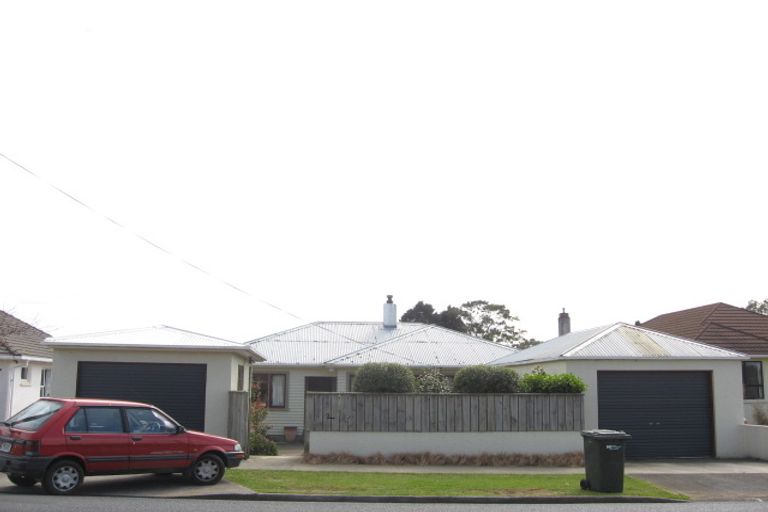 Photo of property in 27 Tarahua Road, Vogeltown, New Plymouth, 4310