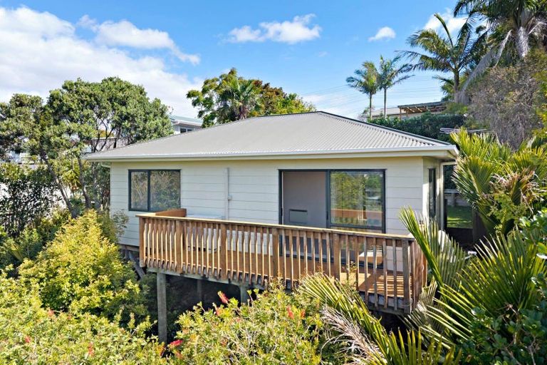 Photo of property in 899a East Coast Road, Northcross, Auckland, 0632