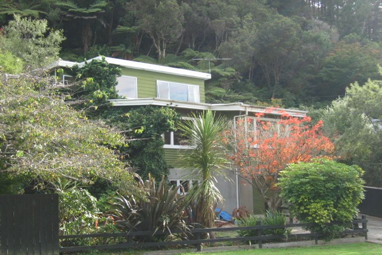 Photo of property in 100 Pinehaven Road, Pinehaven, Upper Hutt, 5019