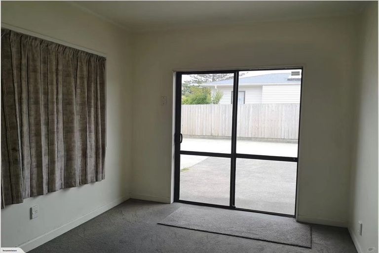 Photo of property in 1/12 Tonar Street, Northcote, Auckland, 0627