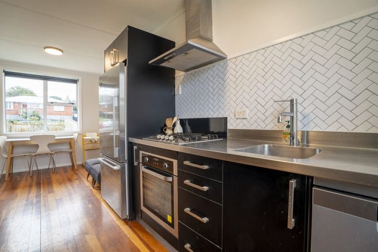 Photo of property in 32 Davidson Crescent, Tawa, Wellington, 5028