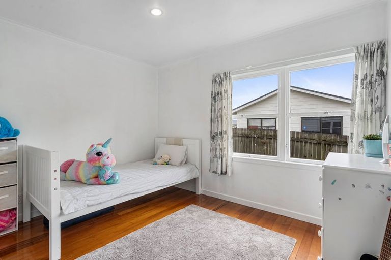 Photo of property in 15 Levesque Street, Birkdale, Auckland, 0626