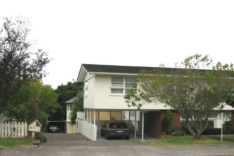 Photo of property in 2/42 Holland Road, Hillcrest, Auckland, 0627