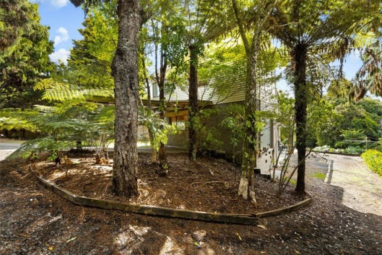 Photo of property in 8 Walker Road, Henderson Valley, Auckland, 0612