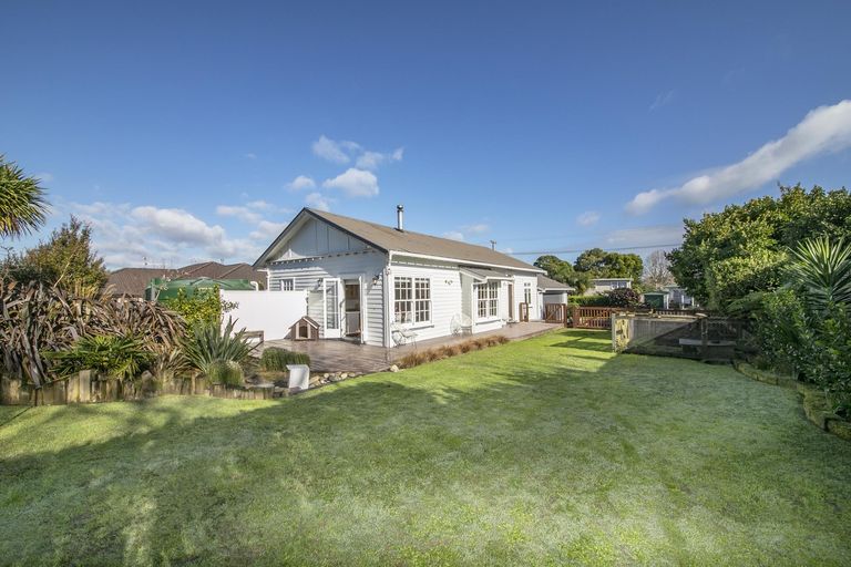 Photo of property in 17 Great North Road, Riverhead, 0820