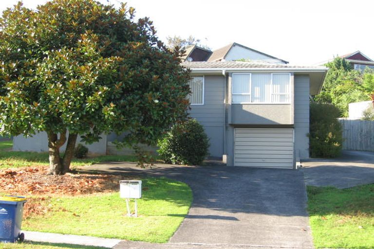 Photo of property in 1 Walnut Lane, Browns Bay, Auckland, 0630