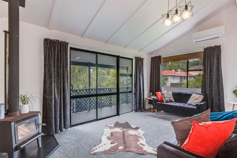 Photo of property in 10 Sombrero View, Ascot Park, Porirua, 5024