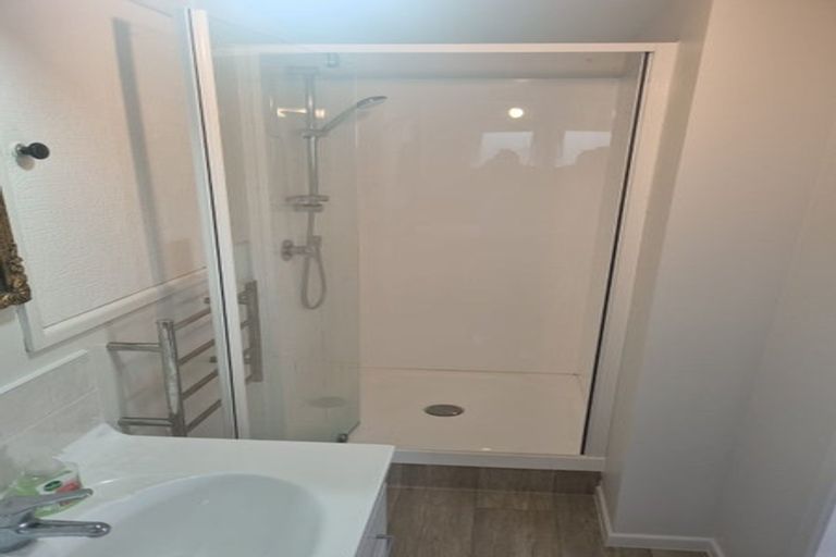 Photo of property in 102 Saddleback Rise, Murrays Bay, Auckland, 0630