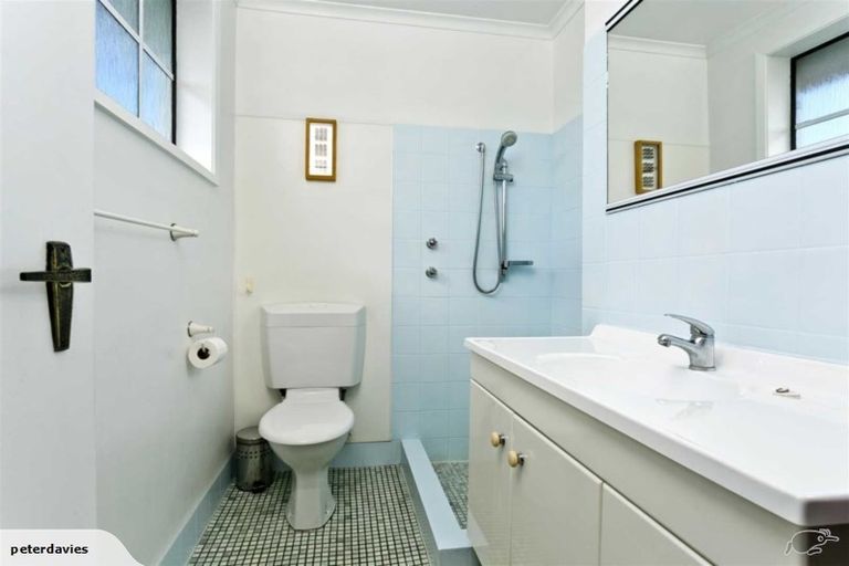 Photo of property in 2/4 Frater Avenue, Milford, Auckland, 0620