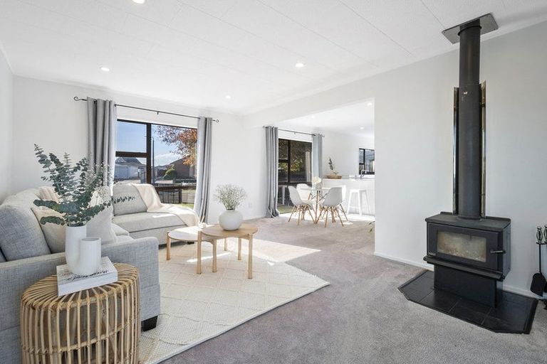Photo of property in 18 Suzanne Grove, Kelvin Grove, Palmerston North, 4414