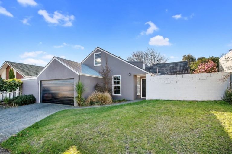 Photo of property in 16 Powell Crescent, Ilam, Christchurch, 8041
