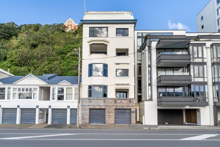 Photo of property in 4/154 Oriental Parade, Oriental Bay, Wellington, 6011