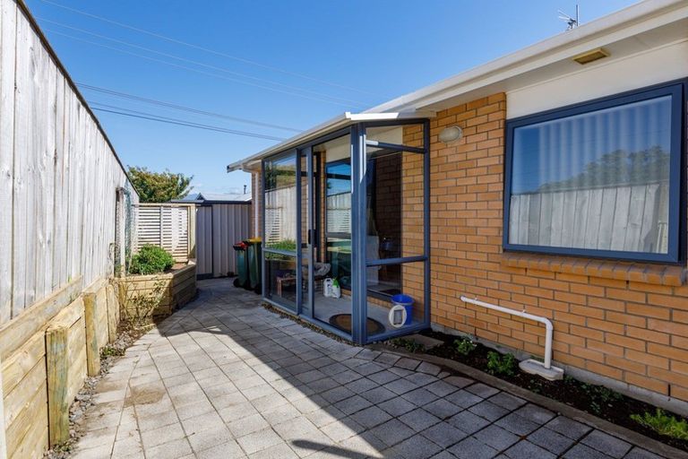 Photo of property in 9a Simons Street, Moturoa, New Plymouth, 4310