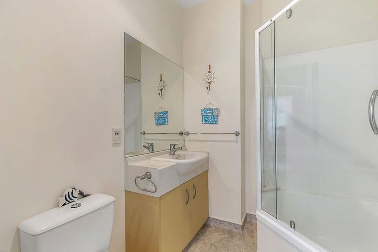 Photo of property in Stadium Garden Flats, 402/107 Thorndon Quay, Pipitea, Wellington, 6011