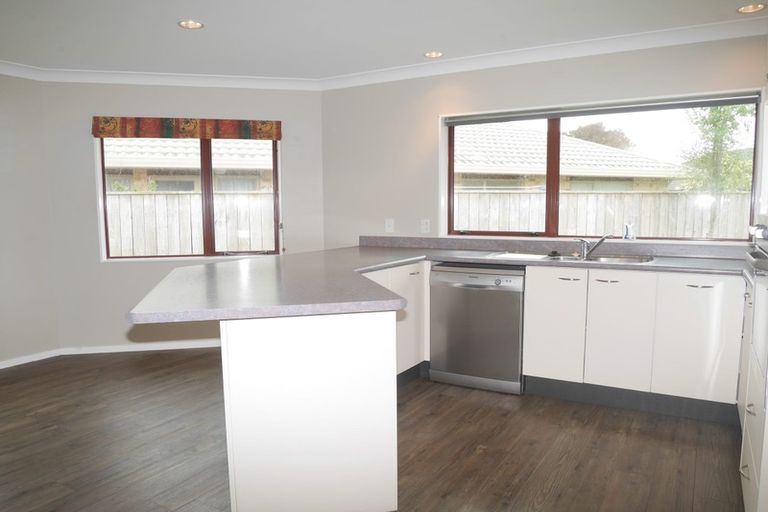 Photo of property in 4 Glen Loch Place, Paraparaumu, 5032