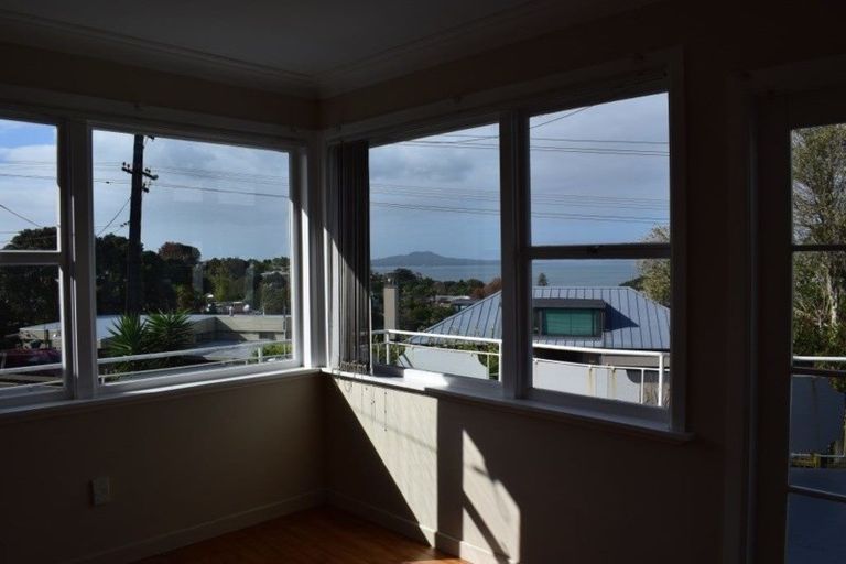 Photo of property in 68 Lyons Avenue, Murrays Bay, Auckland, 0630