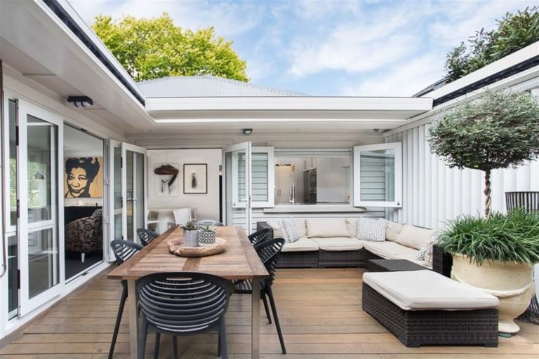 Photo of property in 40 Wroxton Terrace, Merivale, Christchurch, 8014