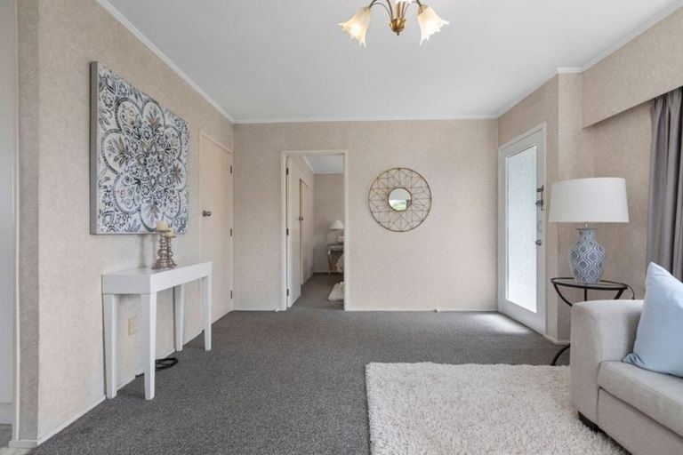 Photo of property in 1/10 Ellice Road, Totara Vale, Auckland, 0629