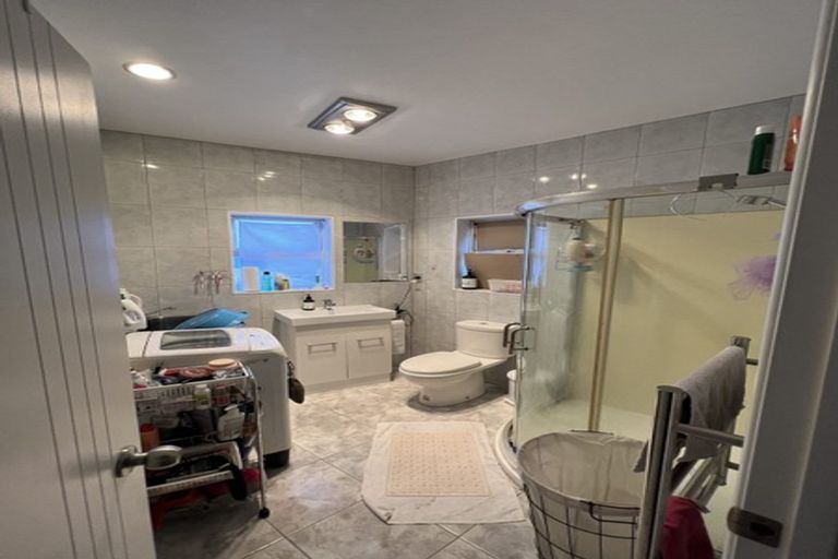 Photo of property in 11 Potter Avenue, Northcote, Auckland, 0627