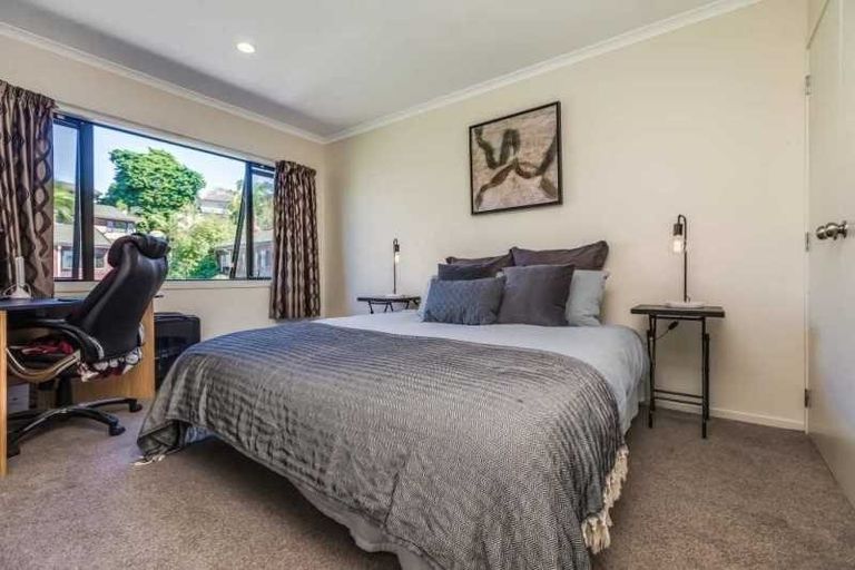 Photo of property in 4/177 Carlisle Road, Northcross, Auckland, 0632