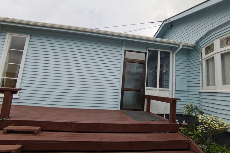 Photo of property in 104 Parkvale Road, Karori, Wellington, 6012