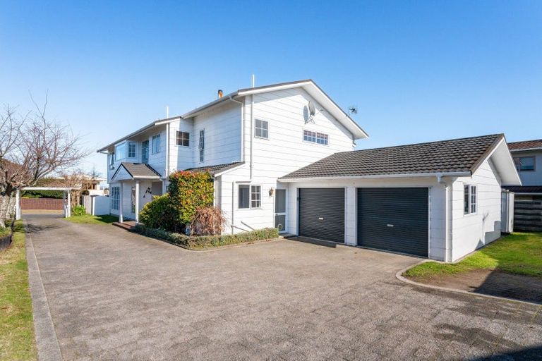 Photo of property in 4 Ingle Avenue, Waipahihi, Taupo, 3330