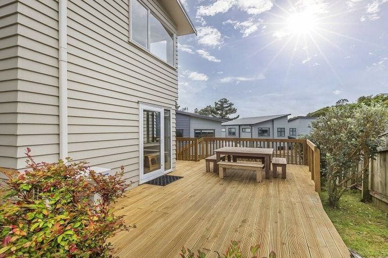 Photo of property in 55 Glanmire Road, Newlands, Wellington, 6037