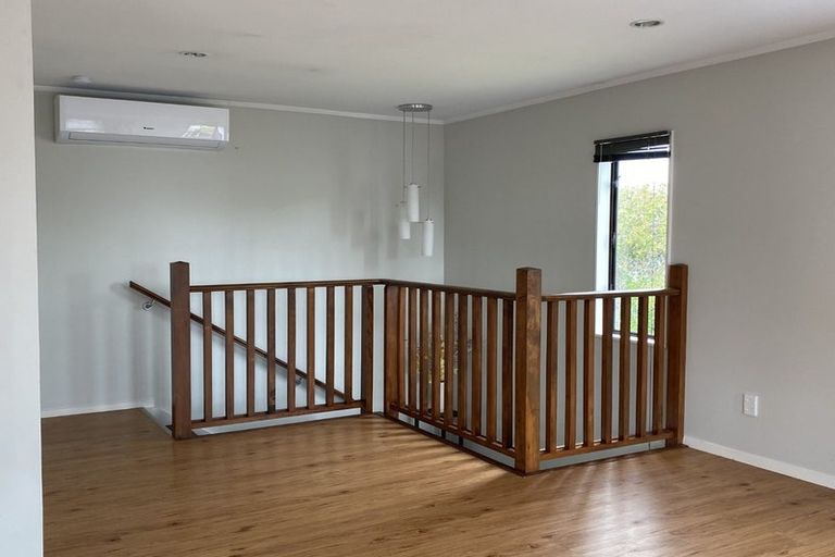 Photo of property in 22 Gosford Drive, Botany Downs, Auckland, 2010