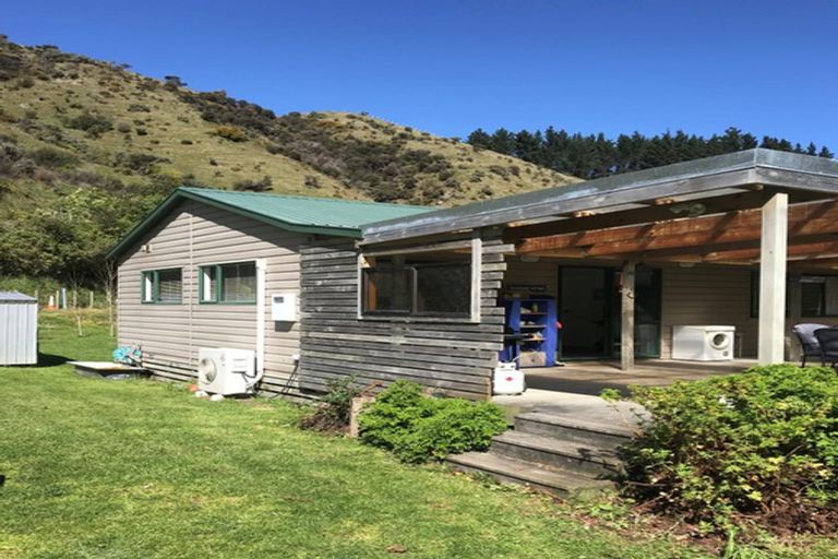 Photo of property in 960 Moonshine Road, Judgeford, Porirua, 5381