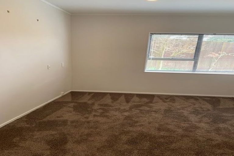 Photo of property in 1/52 Galloway Crescent, Farm Cove, Auckland, 2012