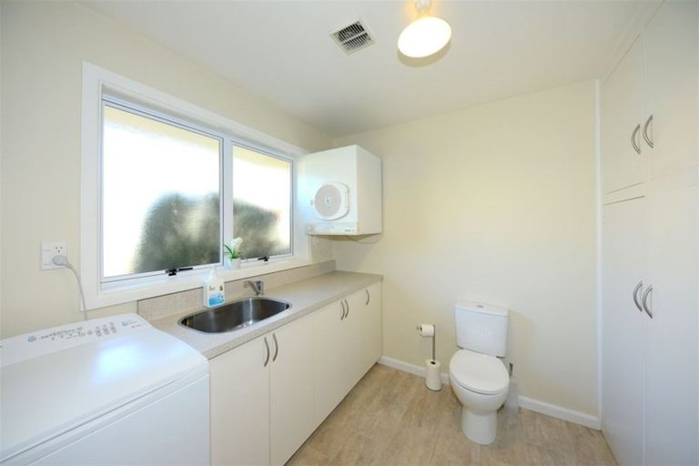 Photo of property in 97 Avonhead Road, Avonhead, Christchurch, 8042