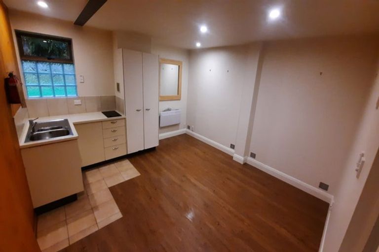 Photo of property in 17a Barker Rise, Northcross, Auckland, 0632