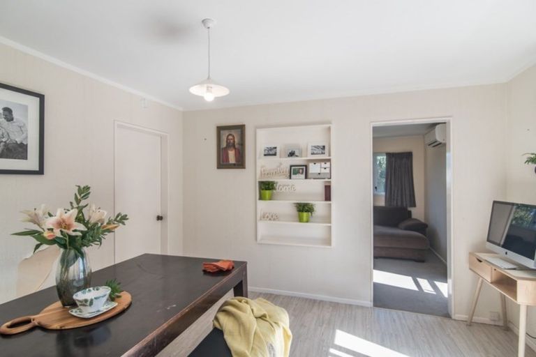 Photo of property in 3 Freyberg Crescent, Waikanae Beach, Waikanae, 5036