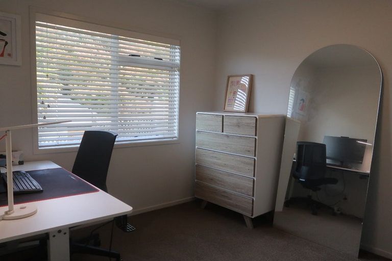 Photo of property in 1/23 Lake Road, Northcote, Auckland, 0627