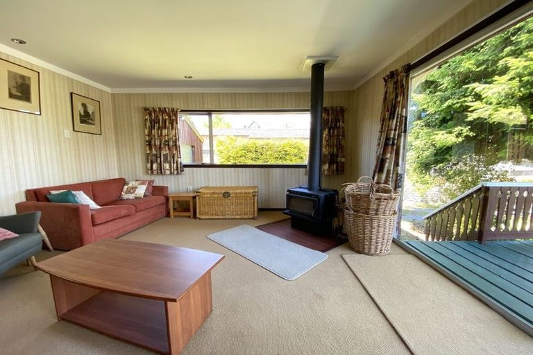 Photo of property in 35 Cedar Drive, Kelvin Heights, Queenstown, 9300