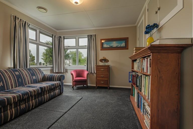 Photo of property in 2 Farmer Street, Sanson, 4817