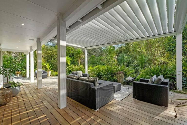 Photo of property in 18b Hobbs Road, Matakatia, Whangaparaoa, 0930