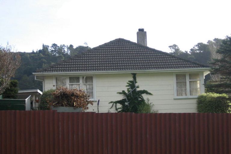 Photo of property in 33 Thomson Grove, Stokes Valley, Lower Hutt, 5019