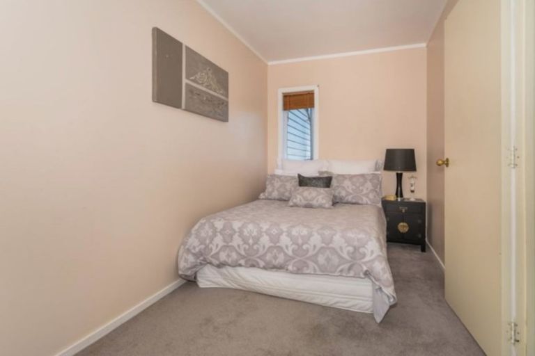 Photo of property in 2/5 Stanley Avenue, Milford, Auckland, 0620