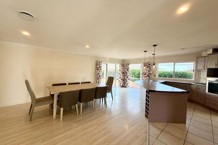 Photo of property in 12 Adrigole Place, East Tamaki, Auckland, 2013