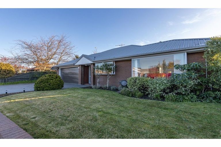 Property details for 7 Innisfree Place, Northwood, Christchurch, 8051