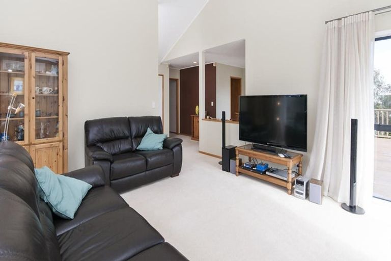 Photo of property in 11 Woodgers Way, Somerville, Auckland, 2014